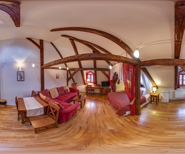 VIRTUAL TOUR  ATTIC CASTLE VIEW